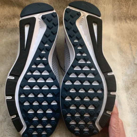 Nike Quest Running Shoes - Picture 5 of 7